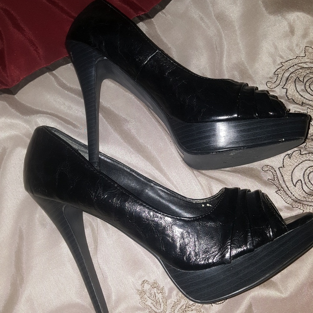 Shoes - Picture 2 of 3